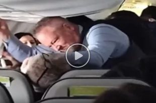 Flight Attendant on Alaskan Airlines Throat Punches Psychotic Passenger Who Won’t Let Go of Womans Hair.